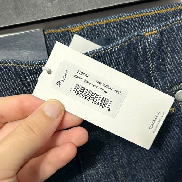 SPANX Original EveryWear Flare Jeans NWT Women's Sz SP Raw Indigo Skinny Shaping - Picture 5 of 9